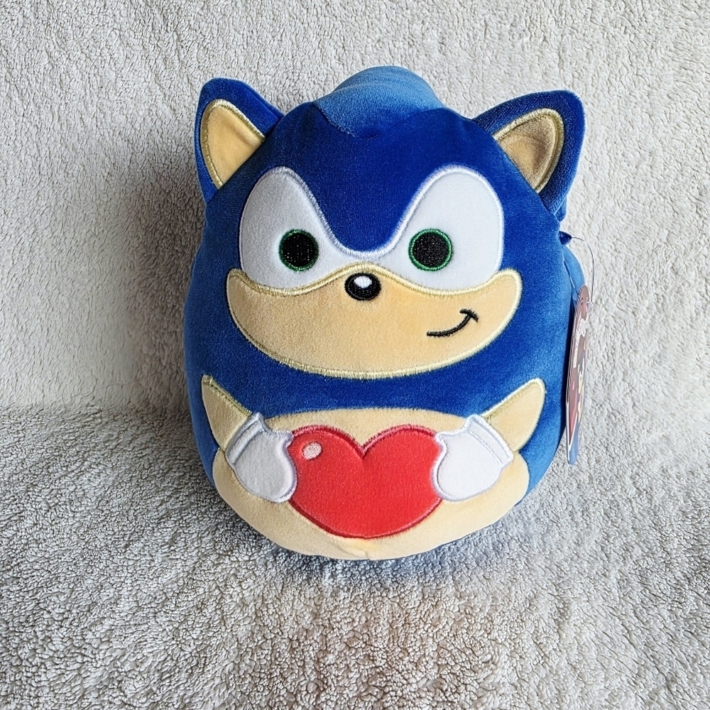 NWT Squishmallows 8" Valentine's Day Sonic the Hedgehog Holding Heart plush toy